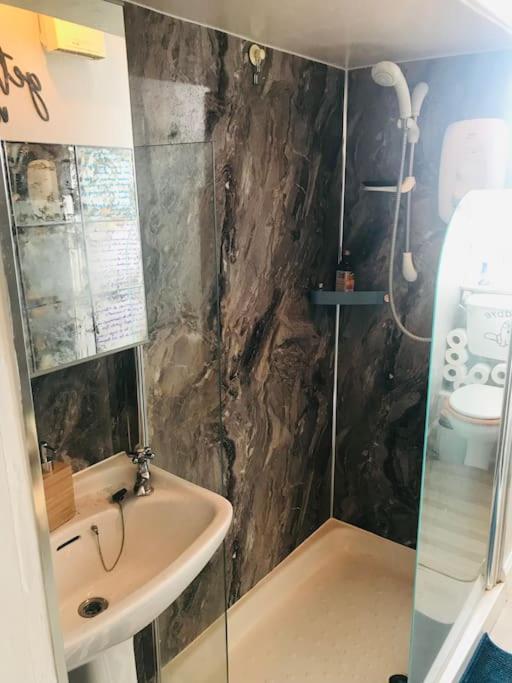 Cosy 2 Bedroom Flat In Edimburgo Esterno foto